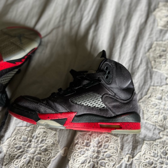 Size 6 youth Jordan 5. - Picture 7 of 8